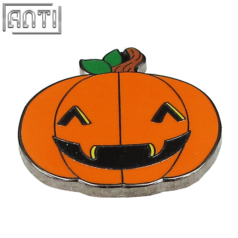 Wholesale green and orange cool funny cartoon Halloween pumpkin black nickel hand enamel zinc alloy lapel pin 